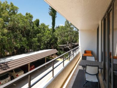 Walk to Beach 3 Bedroom Vacation Condo in Siesta Key