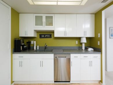 Walk to Beach 3 Bedroom Vacation Condo in Siesta Key