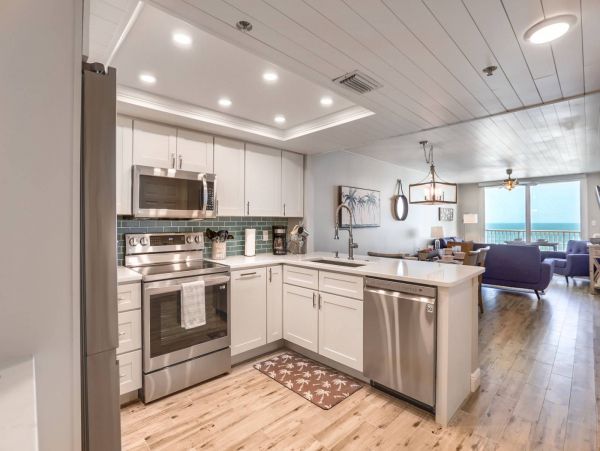 Beachfront Three Bedroom Vacation Rental Condo in Indian Shores
