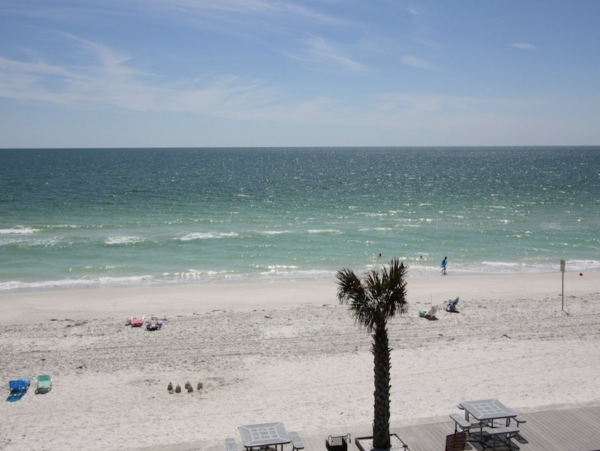 One bedroom Oceanfront Vacation Condo
