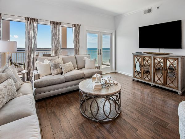 Beachfront Vacation Pool Condo Sleeps 7 Guests in Santa Rosa Beach