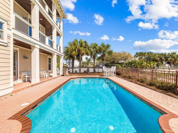 Gorgeous Vacation Rental  Steps from the Beach