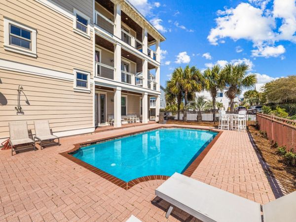 Gorgeous Vacation Rental  Steps from the Beach