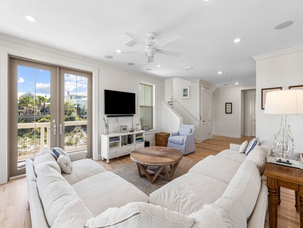 Gorgeous Vacation Rental  Steps from the Beach