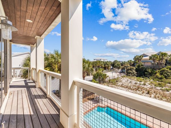 Gorgeous Vacation Rental  Steps from the Beach