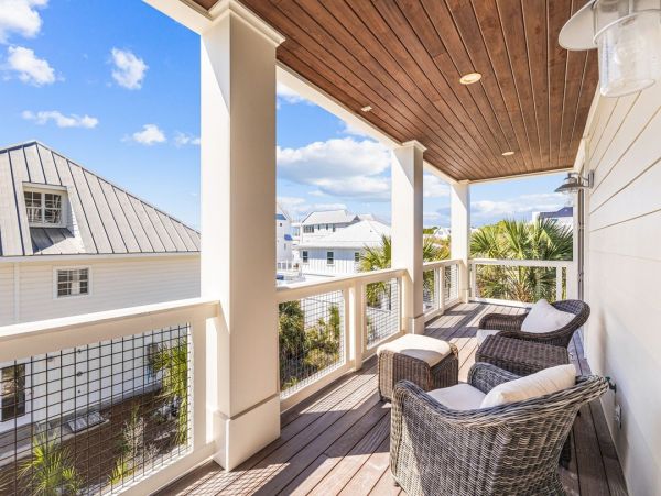 Gorgeous Vacation Rental  Steps from the Beach