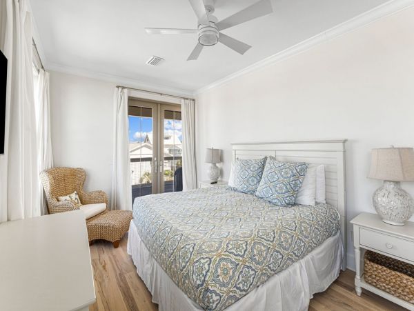 Gorgeous Vacation Rental  Steps from the Beach