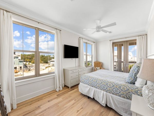 Gorgeous Vacation Rental  Steps from the Beach