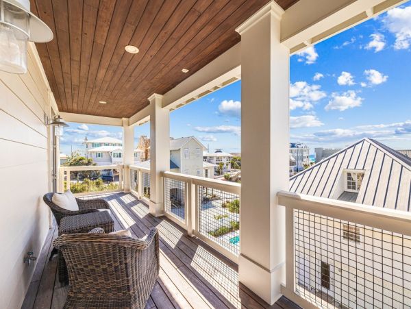 Gorgeous Vacation Rental  Steps from the Beach