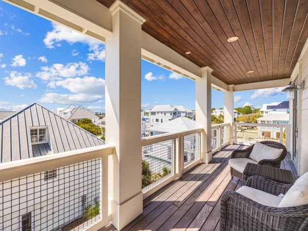 Gorgeous Vacation Rental  Steps from the Beach