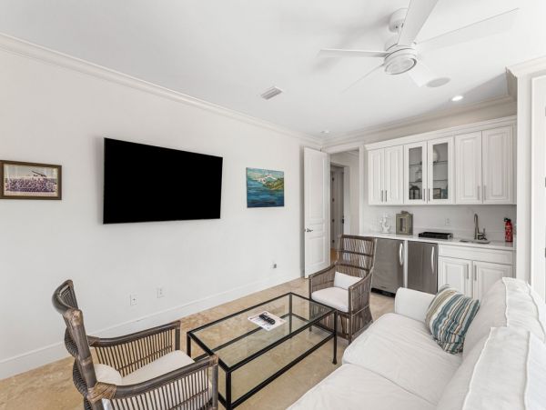 Gorgeous Vacation Rental  Steps from the Beach
