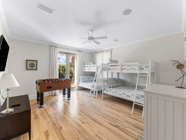 Gorgeous Vacation Rental  Steps from the Beach