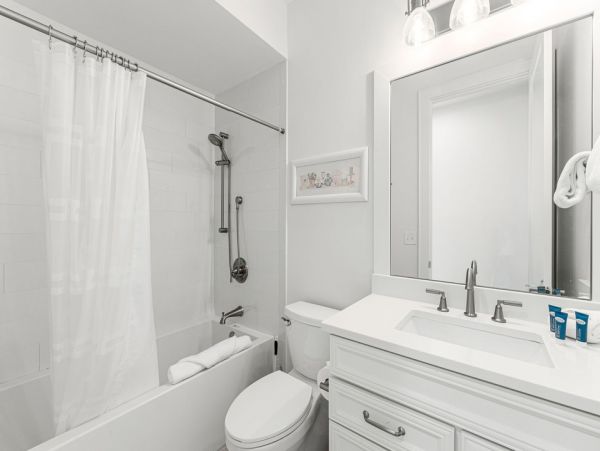 Gorgeous Vacation Rental  Steps from the Beach