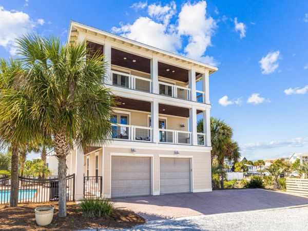 Gorgeous Vacation Rental  Steps from the Beach