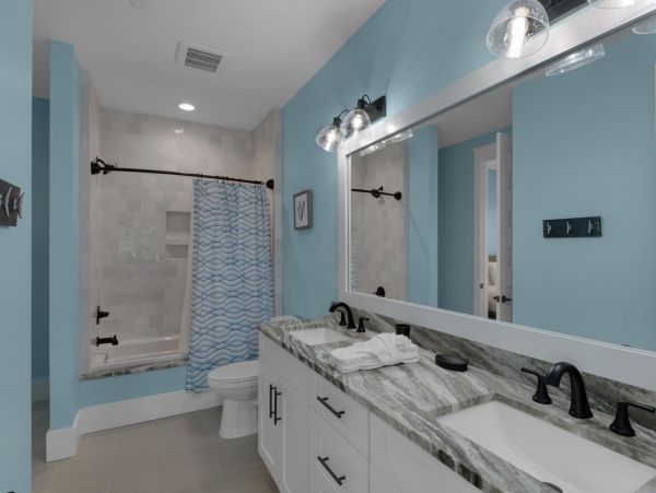 Luxury 7 Bedroom Vacation Pool Home in Destin Close to Beach