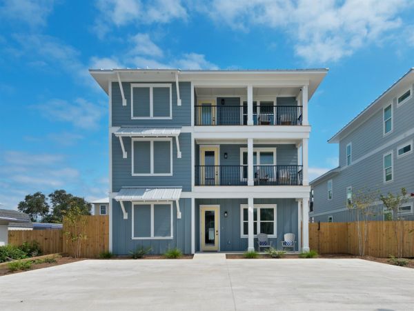 Luxury 7 Bedroom Vacation Pool Home in Destin Close to Beach