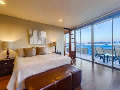 Bay Beachfront 3 Bedroom Vacation Rental in Mission Beach