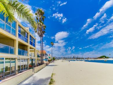 Bay Beachfront 3 Bedroom Vacation Rental in Mission Beach
