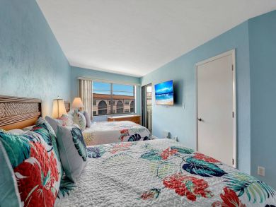 One Bedroom Walk to Beach Vacation Condo in Marco Island