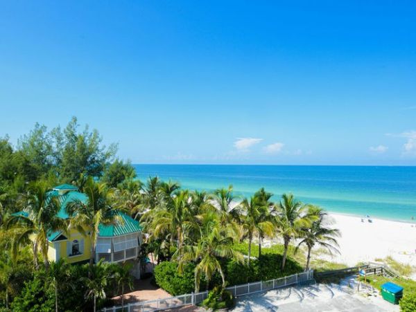 Great Value Holmes Beach Two Bedroom Gulf Front Rental Condo