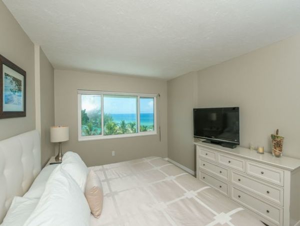 Great Value Holmes Beach Two Bedroom Gulf Front Rental Condo