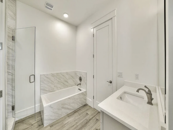 20 Yards from the Beach Access Sleeps 30 WOW!