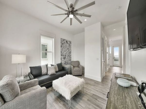20 Yards from the Beach Access Sleeps 30 WOW!