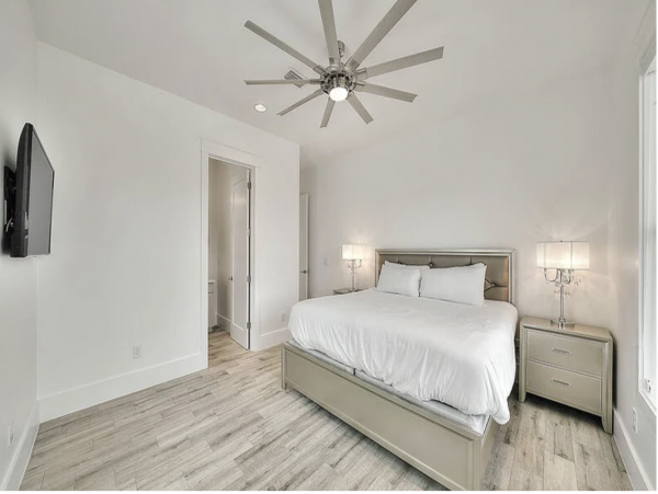 20 Yards from the Beach Access Sleeps 30 WOW!
