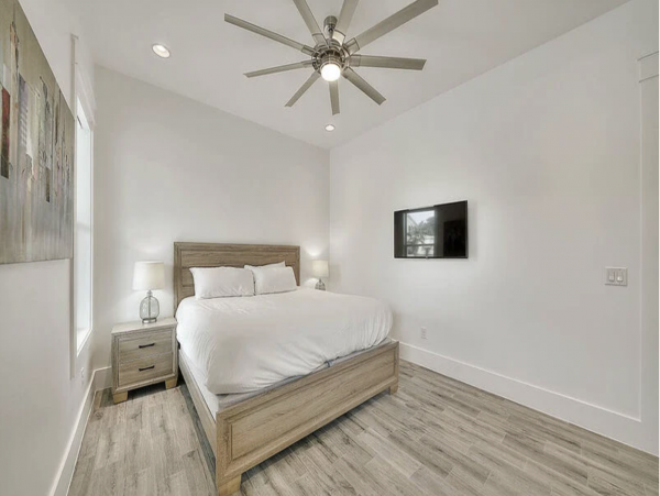 20 Yards from the Beach Access Sleeps 30 WOW!