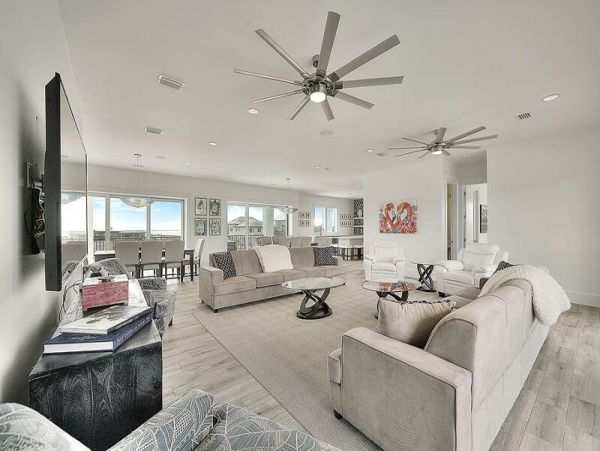 20 Yards from the Beach Access Sleeps 30 WOW!