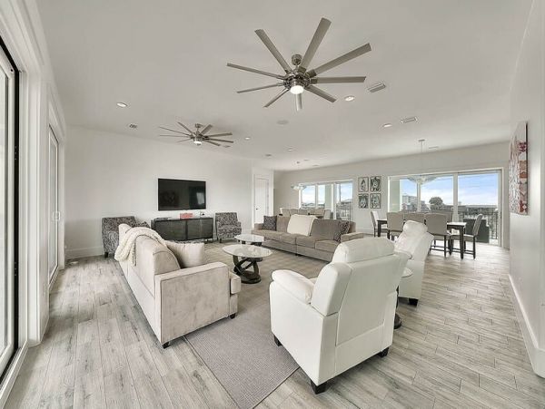 20 Yards from the Beach Access Sleeps 30 WOW!