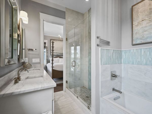 Beautiful 6 Bedroom Vacation Home Private Lakefront Pool