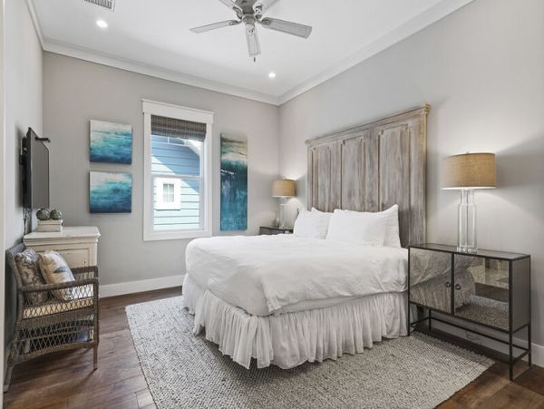 Beautiful 6 Bedroom Vacation Home Private Lakefront Pool