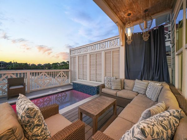 Beautiful 6 Bedroom Vacation Home Private Lakefront Pool