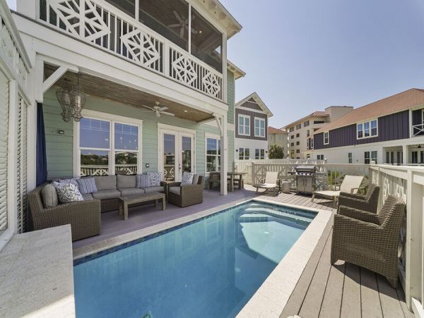 Beautiful 6 Bedroom Vacation Home Private Lakefront Pool