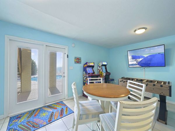 Gulf Front Miramar Beach Vacation Home 9 Bedrooms Sleeps 36