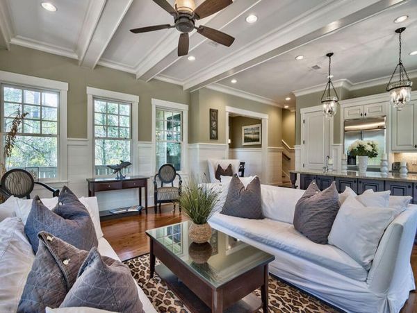 Beautiful 6 Bedroom Home Sleeps 14 Guests Community Pool