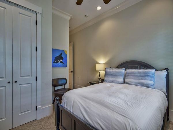 Beautiful 6 Bedroom Home Sleeps 14 Guests Community Pool