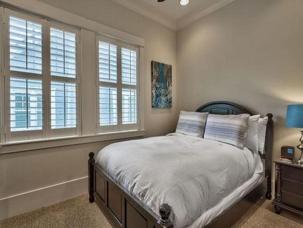 Beautiful 6 Bedroom Home Sleeps 14 Guests Community Pool