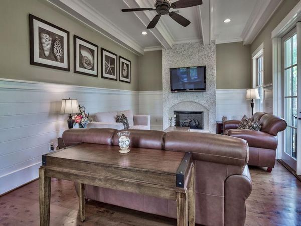 Beautiful 6 Bedroom Home Sleeps 14 Guests Community Pool