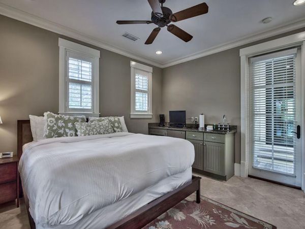 Beautiful 6 Bedroom Home Sleeps 14 Guests Community Pool