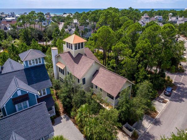 Beautiful 6 Bedroom Home Sleeps 14 Guests Community Pool