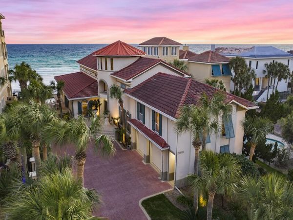 Oceanfront Luxury Vacation Home Sleeps 18 Guests in Destin