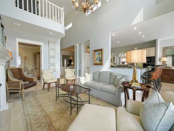 Oceanfront Luxury Vacation Home Sleeps 18 Guests in Destin