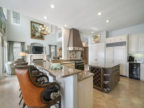 Oceanfront Luxury Vacation Home Sleeps 18 Guests in Destin