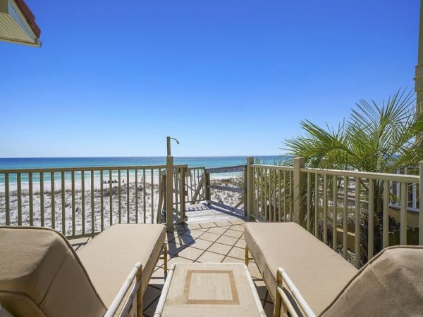 Oceanfront Luxury Vacation Home Sleeps 18 Guests in Destin