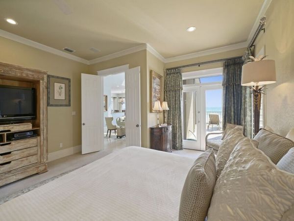 Oceanfront Luxury Vacation Home Sleeps 18 Guests in Destin