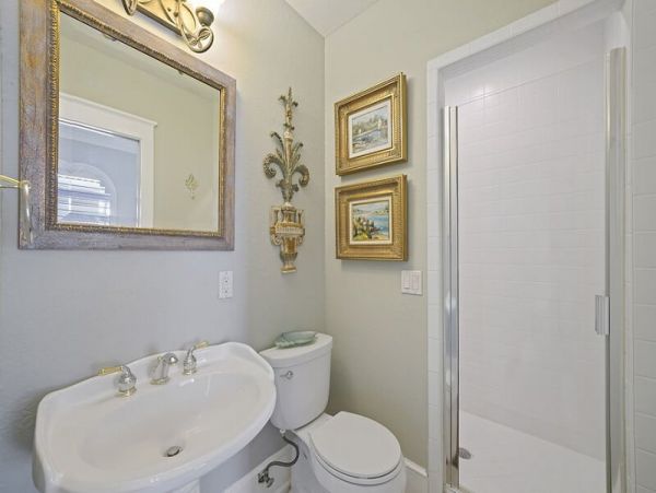 Oceanfront Luxury Vacation Home Sleeps 18 Guests in Destin