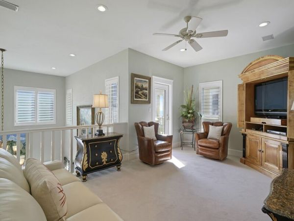 Oceanfront Luxury Vacation Home Sleeps 18 Guests in Destin
