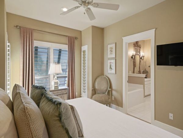 Oceanfront Luxury Vacation Home Sleeps 18 Guests in Destin